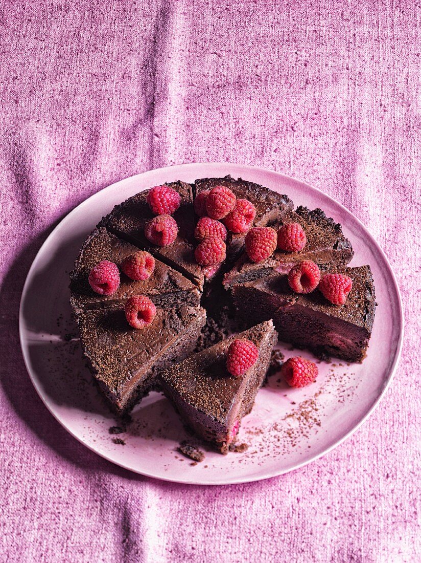 Schokoladenkuchen mit Himbeeren