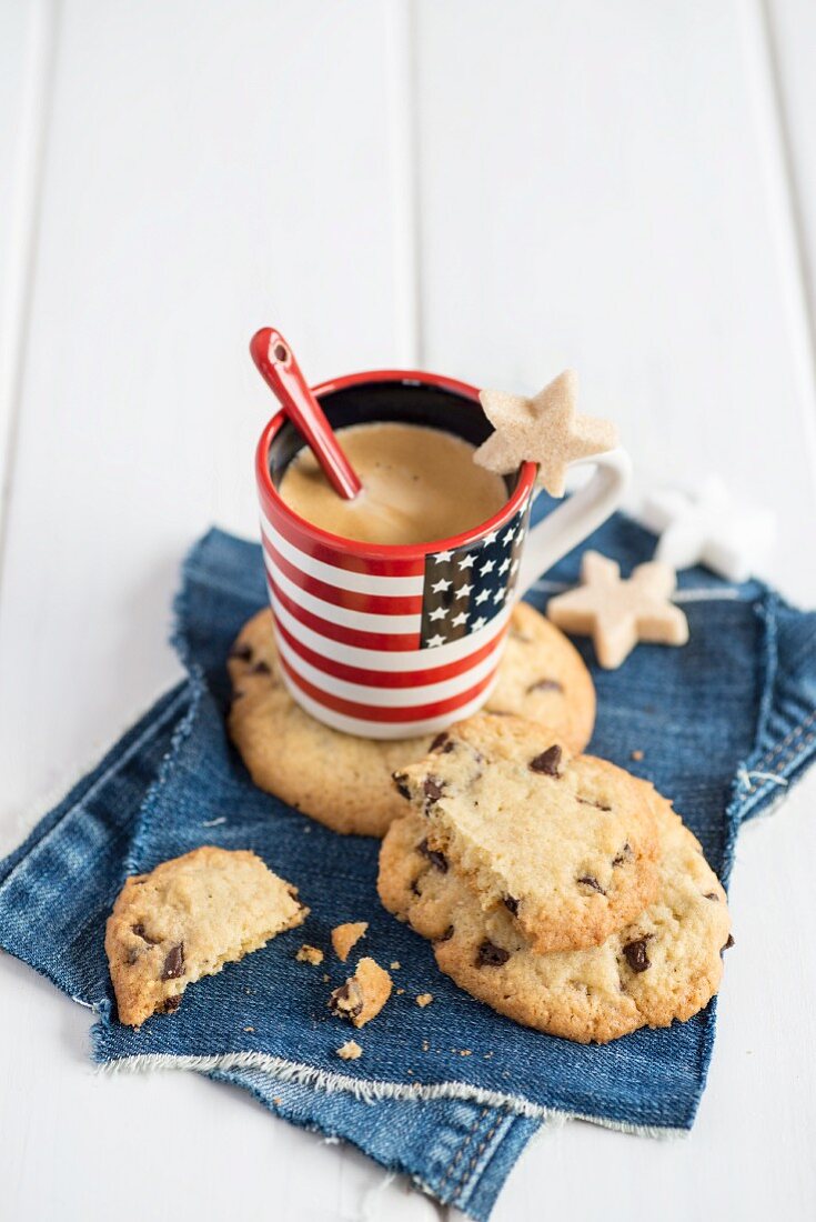 Chocolate chip cookies with an espresso