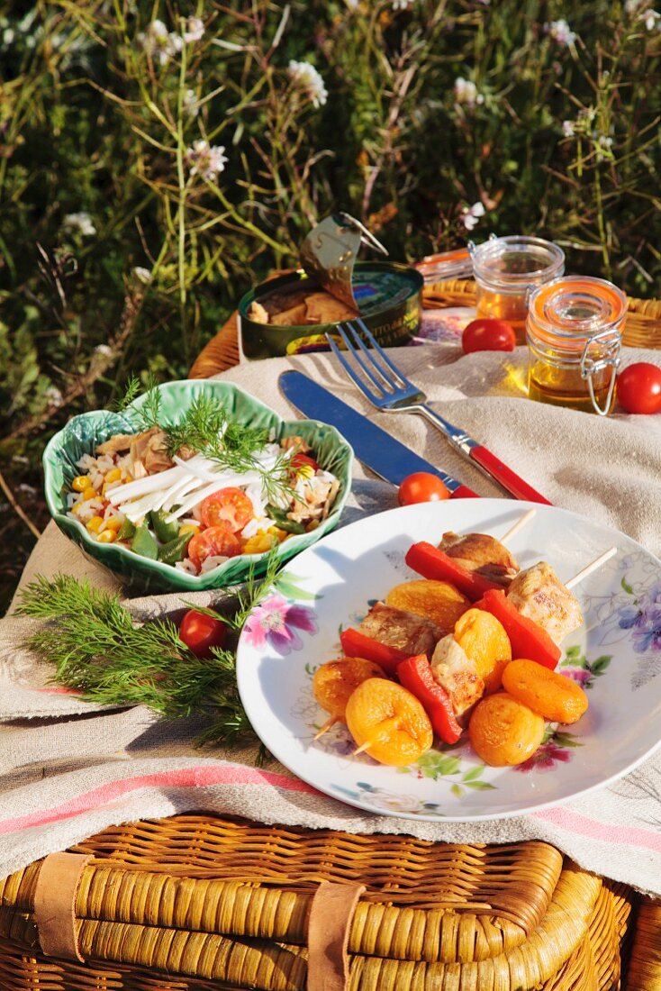 Rice salad with green beans and chicken skewers with dried apricots for a picnic