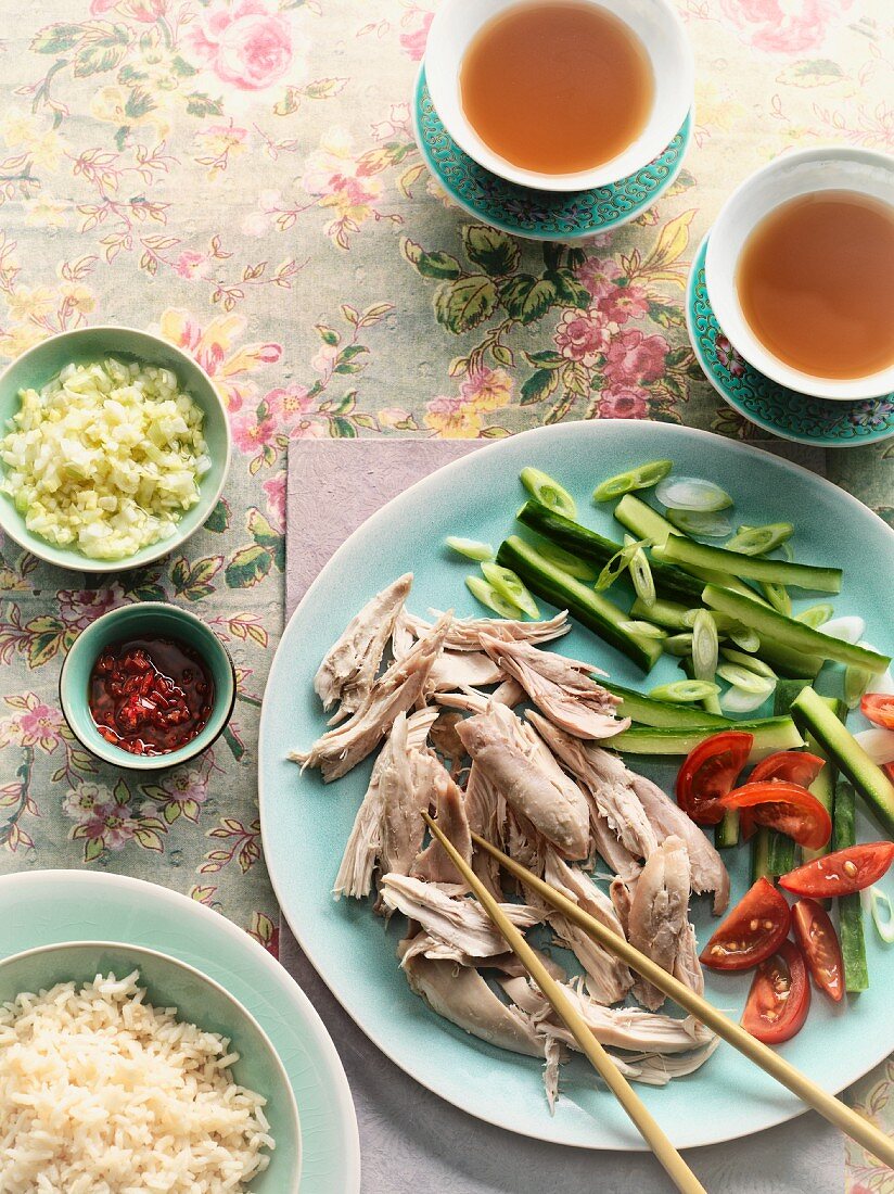 Hainan chicken with vegetables and rice (China)