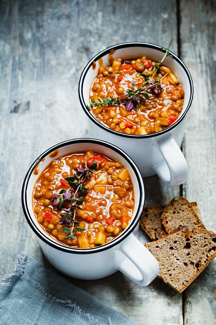 Lentil stew with carrots, tomatoes and thyme