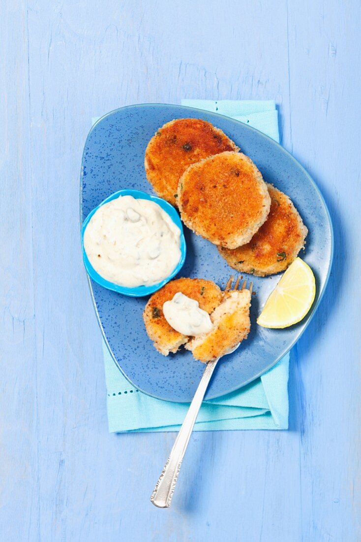 Salmon cakes with a dip