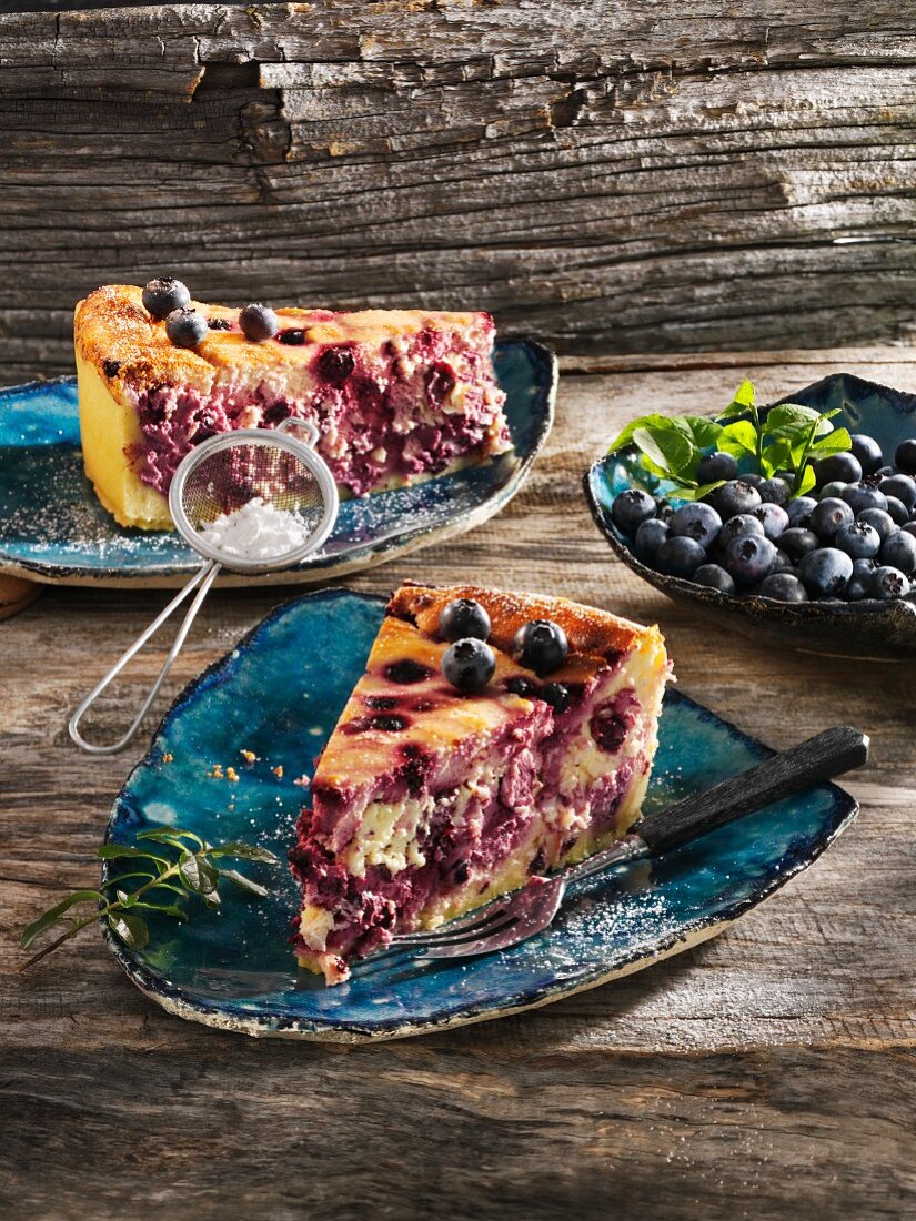 Cheesecake with rum and blueberries
