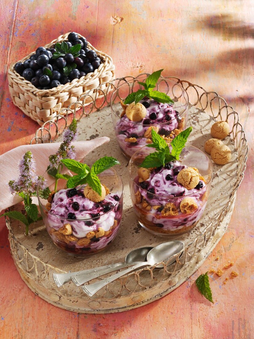 Amaretto and mascarpone cream with blueberries