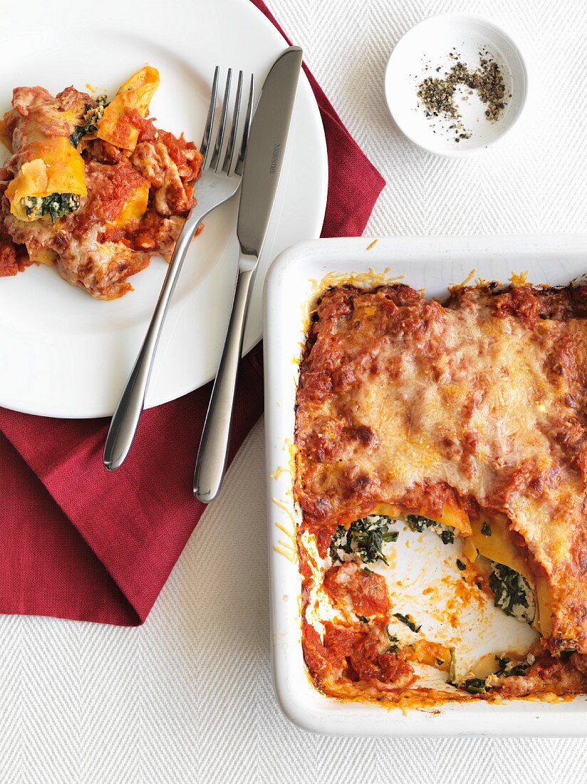 Cannelloni al forno (Cannelloni mit Spinat-Ricotta-Füllung, Italien)