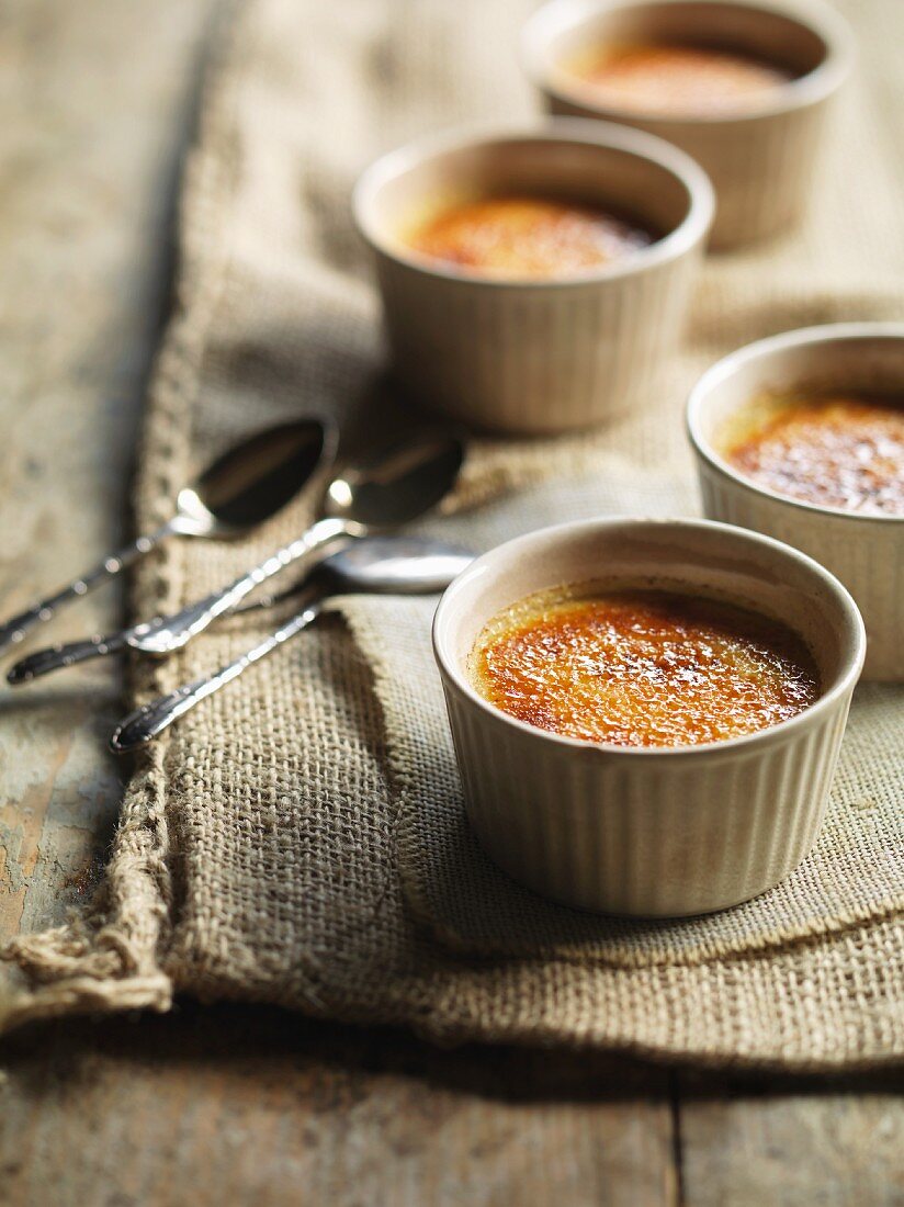 Creme brulee with vanilla and cardamom in oven-proof ramekins