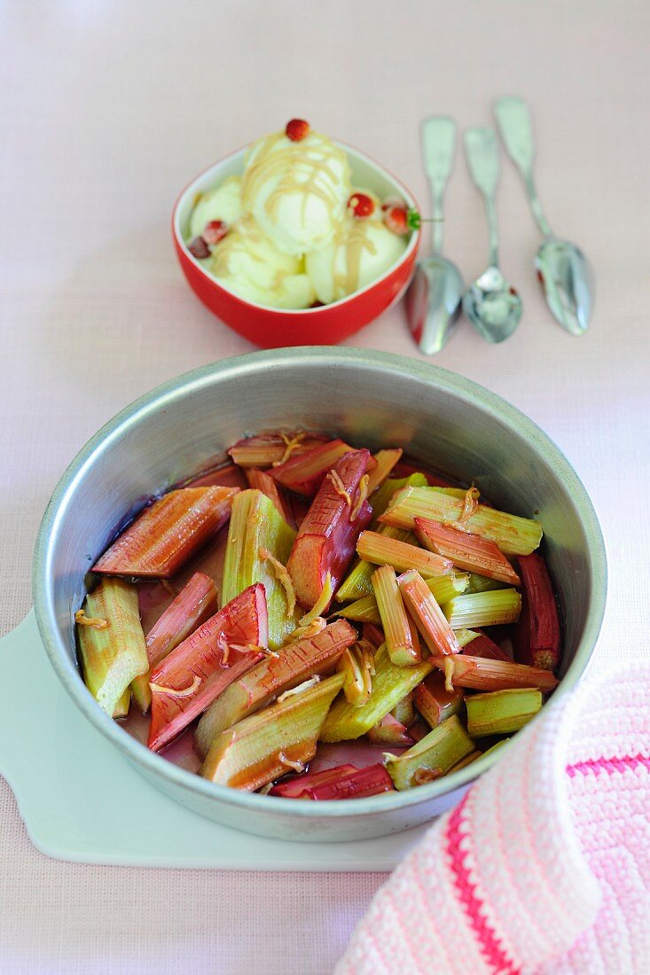 Oven-baked rhubarb served with vanilla ice cream and strawberries