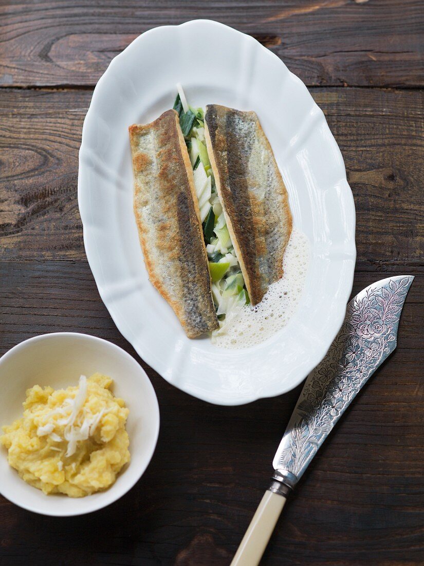 Trout fillets with a leek and apple medley