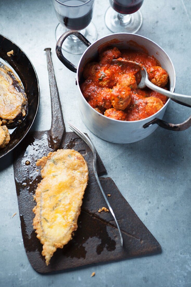 Breaded aubergines with meatballs and tomato sauce