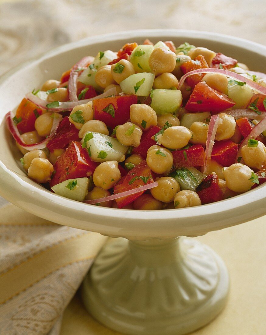 Chickpea salad with tomatoes and red onions