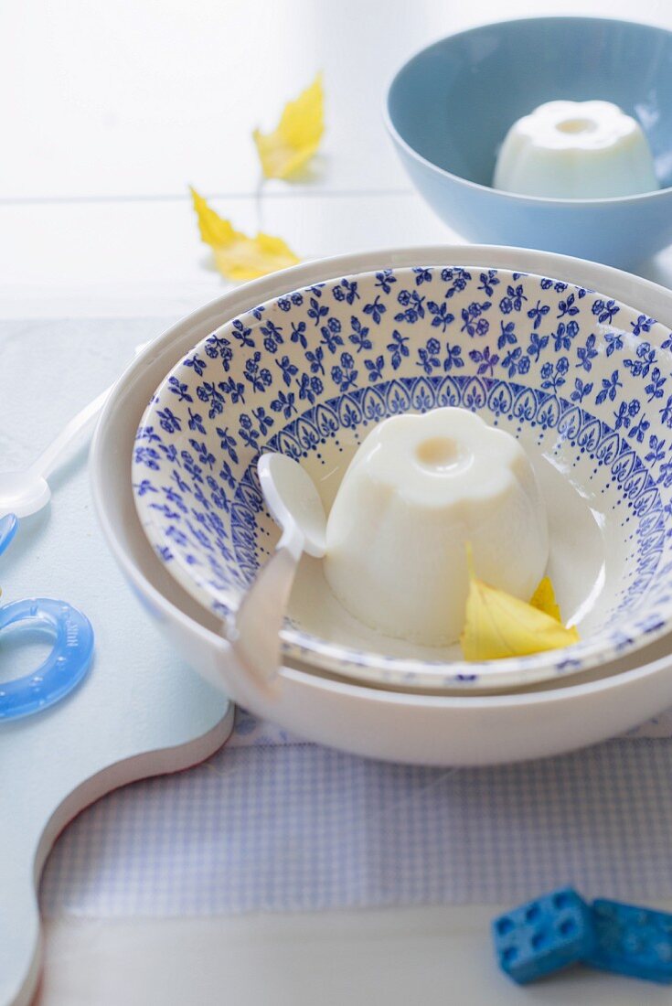 Gestürzter Vanille-Milchpudding für die Kleinen