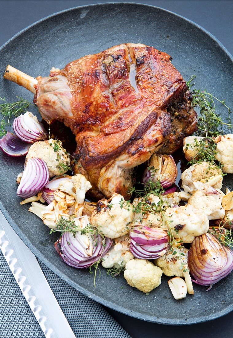 Spicy leg of lamb with cauliflower and red onions