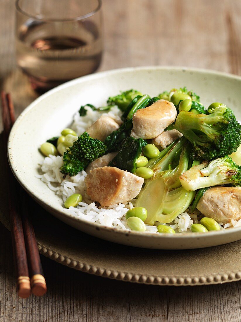 Green vegetables in a ginger, garlic and chilli sauce with chicken on a bed of rice