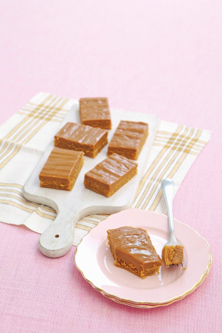 Peanut butter caramel slice