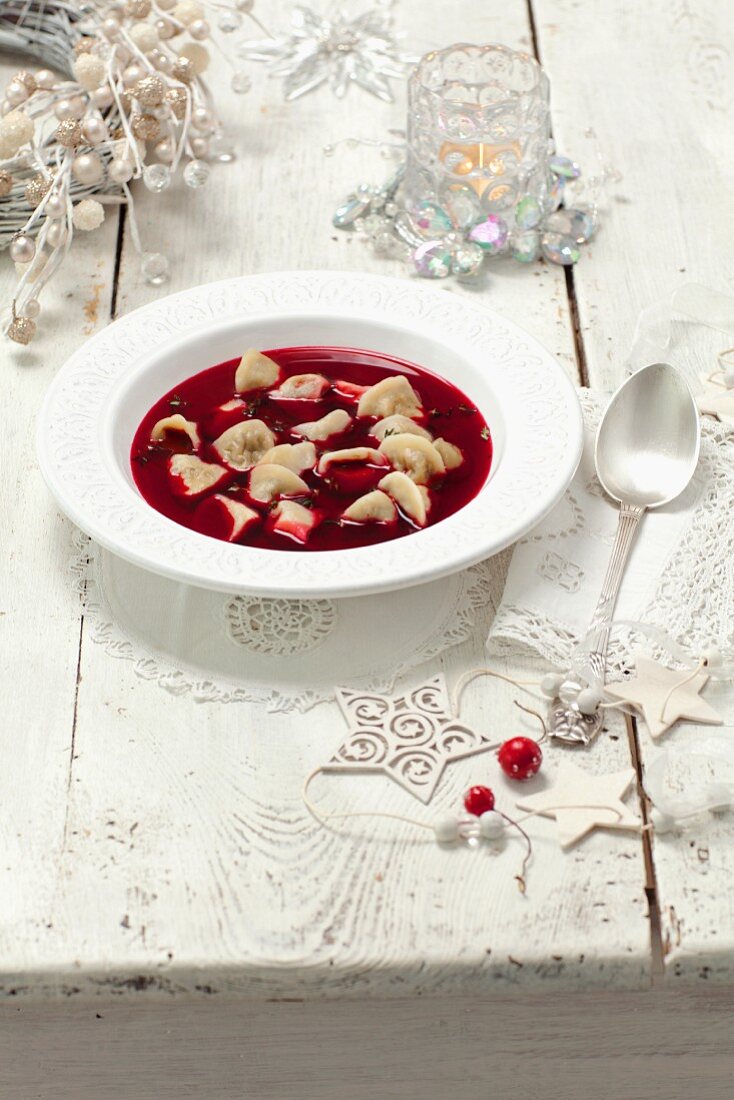 Rote-Bete-Suppe mit Pierogi