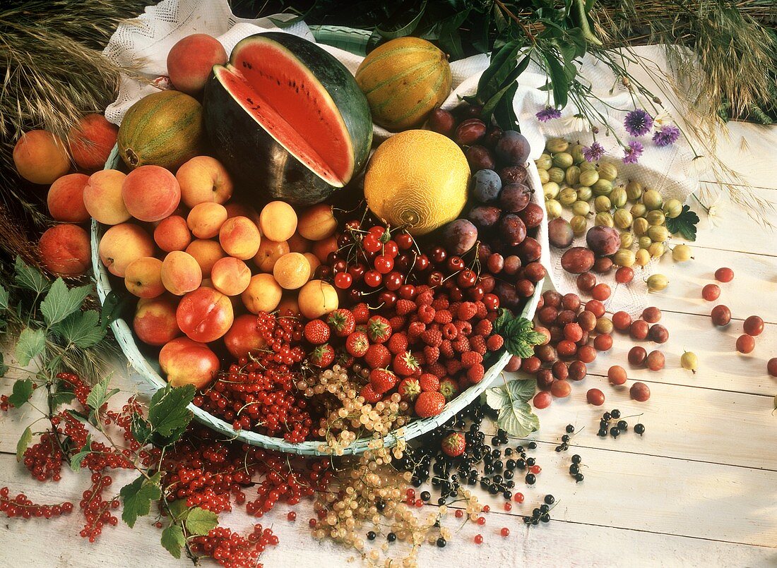 Buntes Obst- & Früchtestilleben