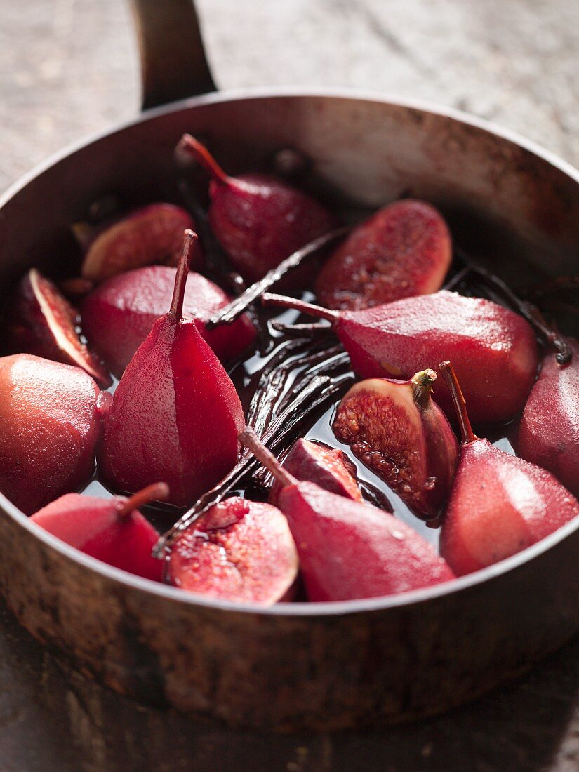 Poached red wine pairs and figs with vanilla pods