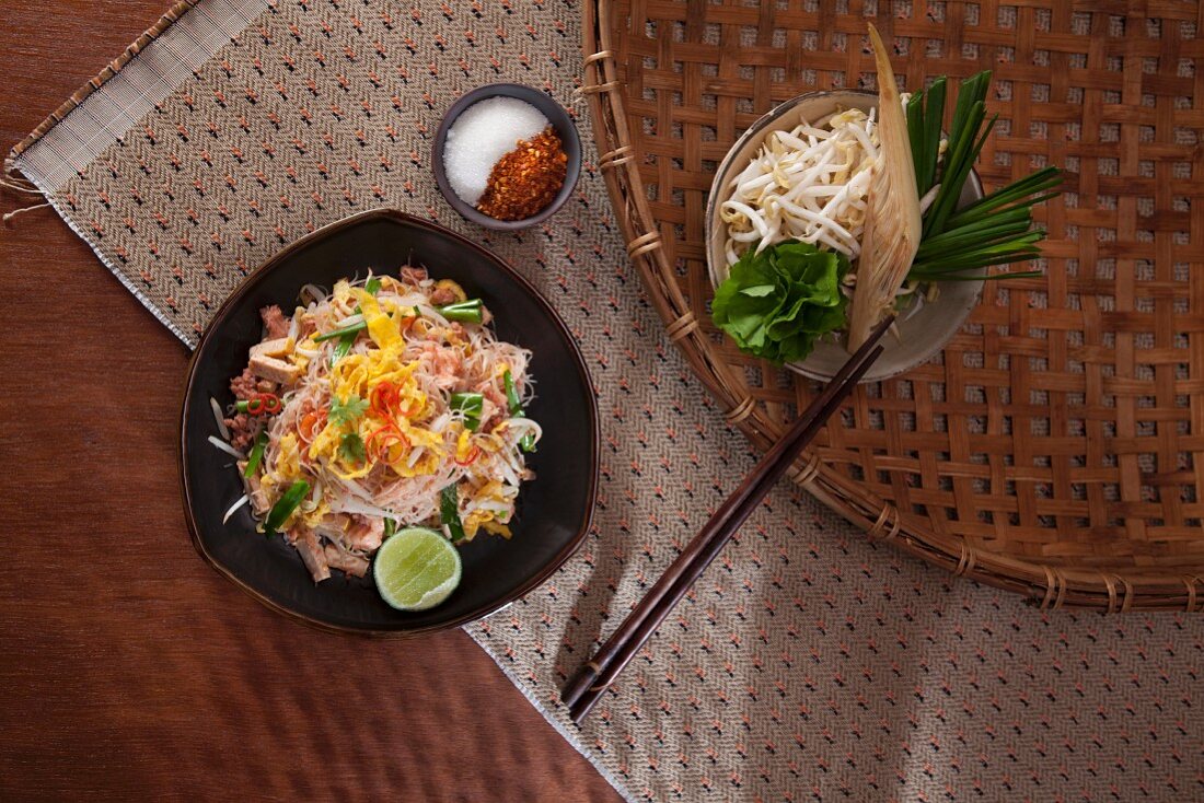 Mi Kathi (fried rice noodles with coconut sauce, Thailand)