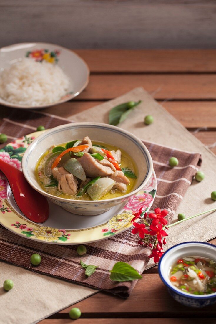Grünes Curry mit Huhn und Reis (Thailand)