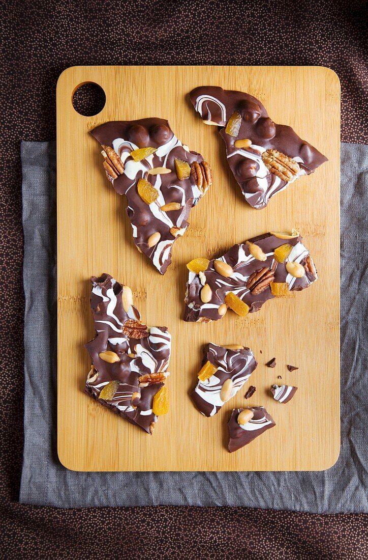 Broken chocolate with pecan nuts and dried apricots