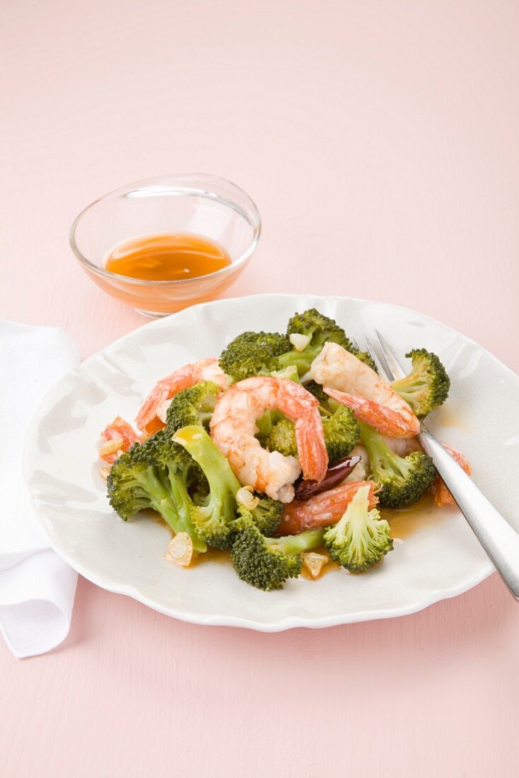 Broccoli with prawns and garlic sauce