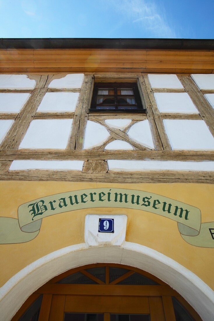 Fassade eines Brauereimuseums (Oberfranken, Deutschland)