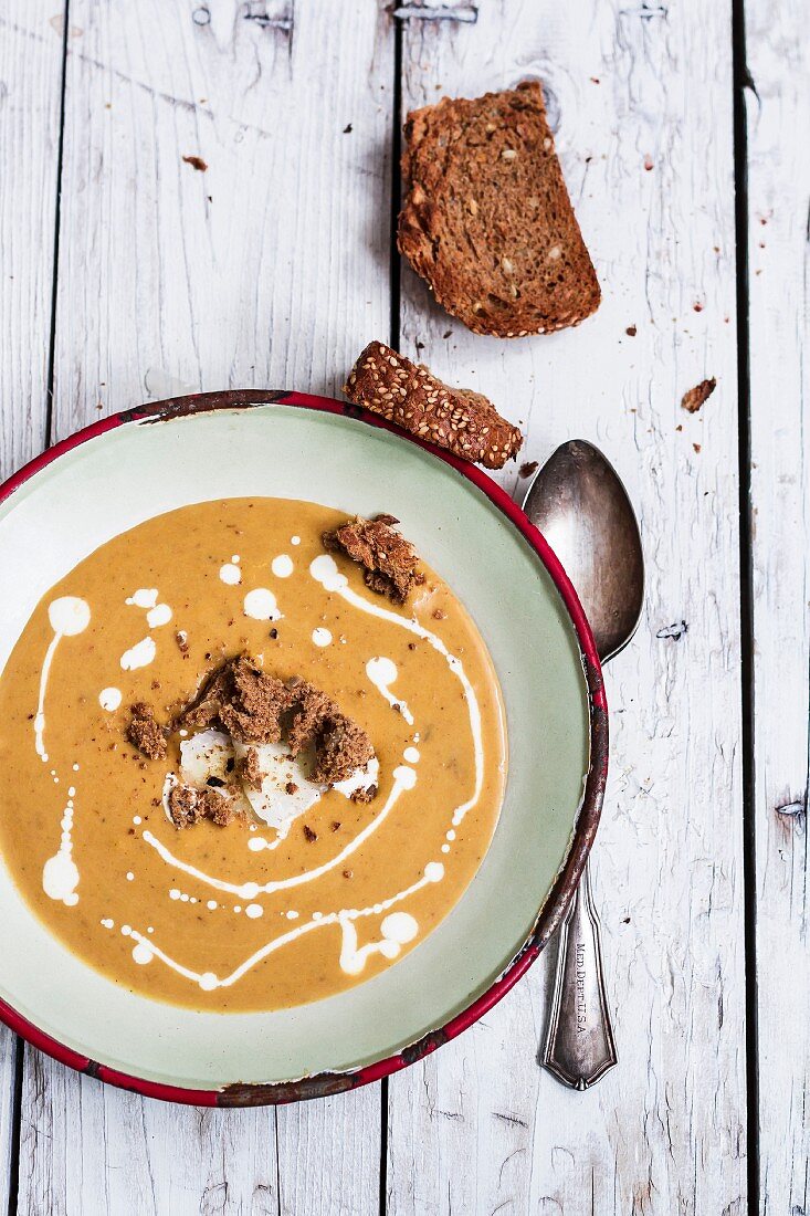 Pumpkin soup with cream served with wholemeal bread