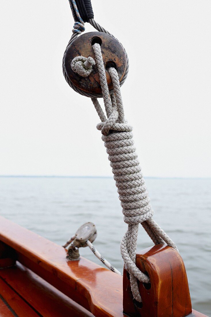 Seemannsknoten am Segelboot, Ostsee