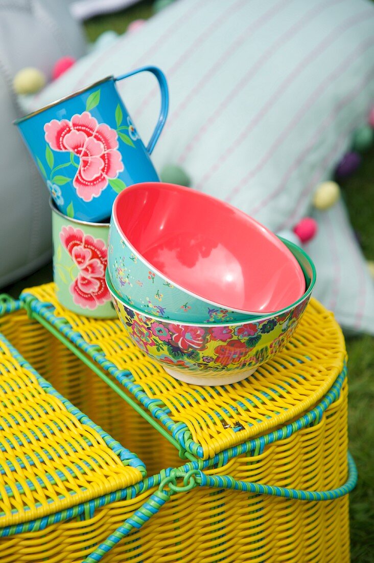 Bowls with floral patterns on yellow picnic basket