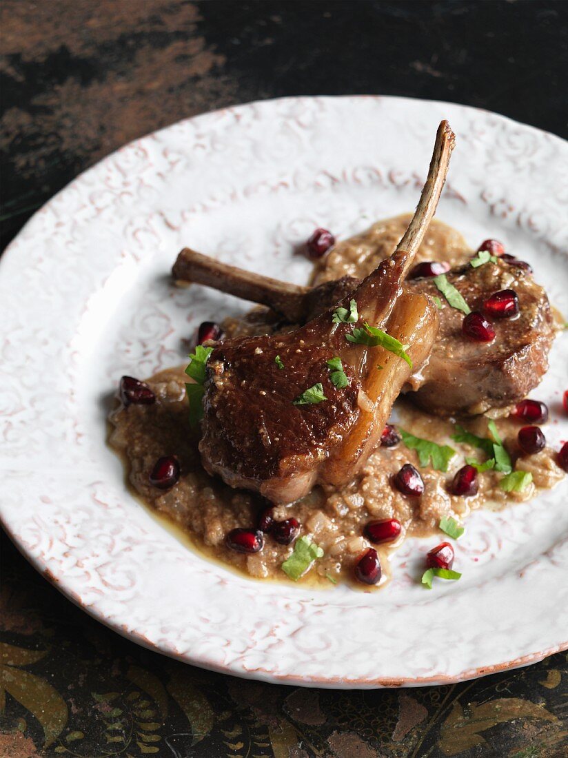 Lamb chops with dried pomegranate (India)