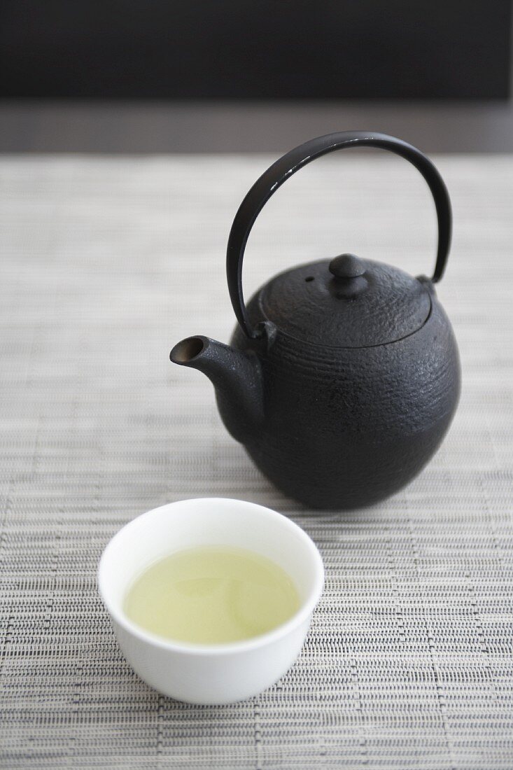 A tea bowl and a teapot