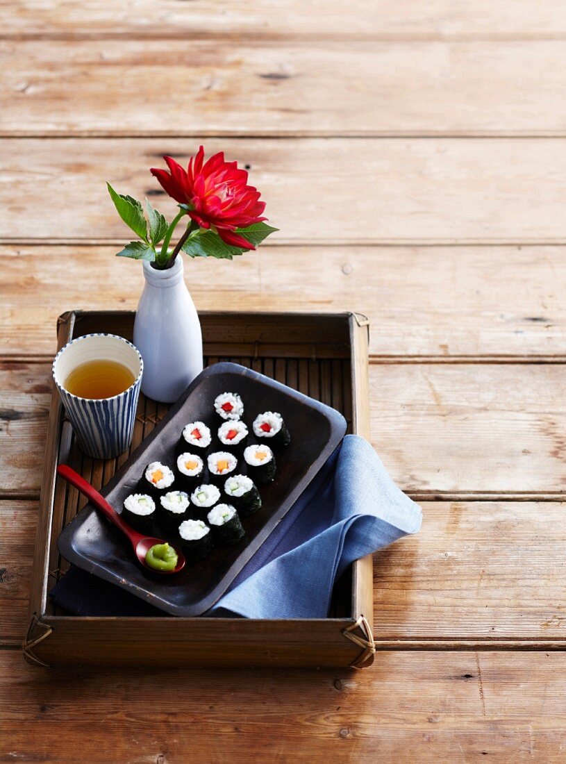 Maki-Sushi mit Gemüse