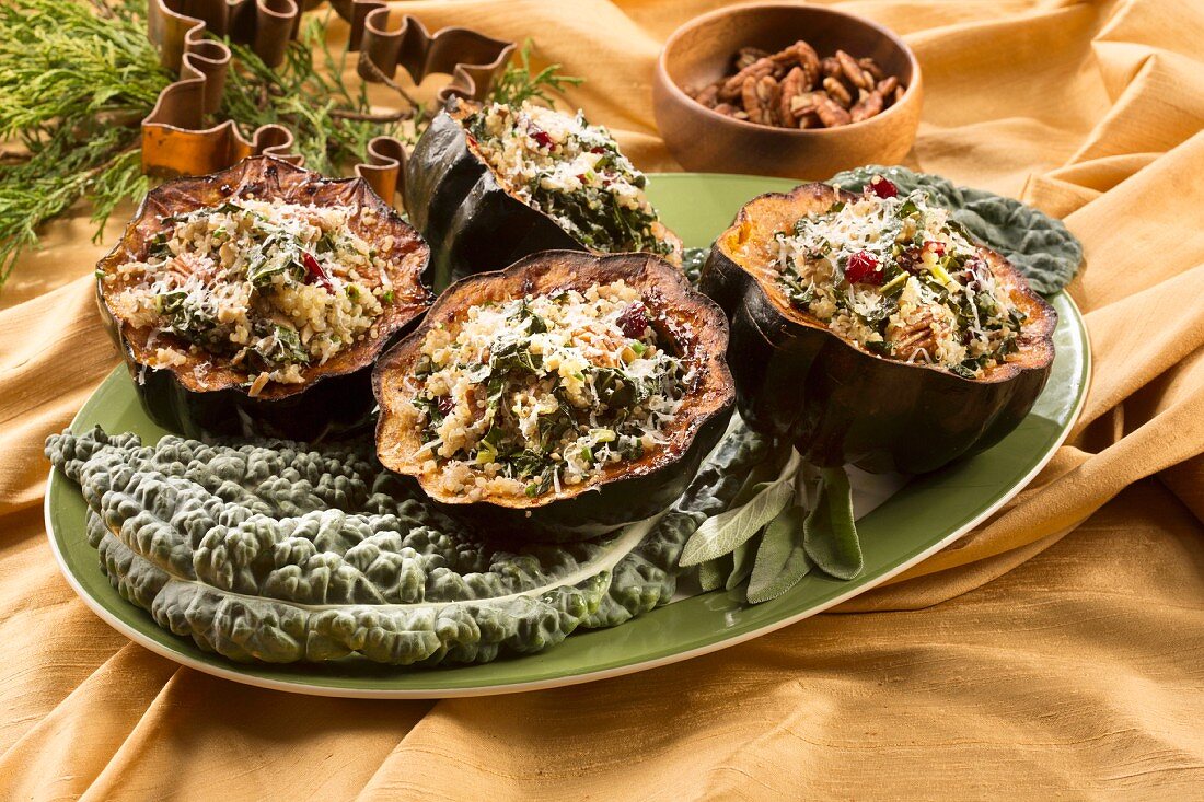 Acorn squash filled with kale and mushrooms (Christmas)