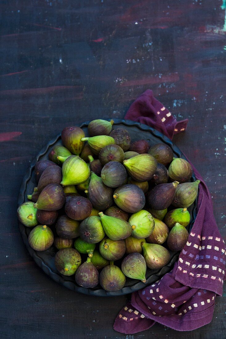 A plate of fresh figs