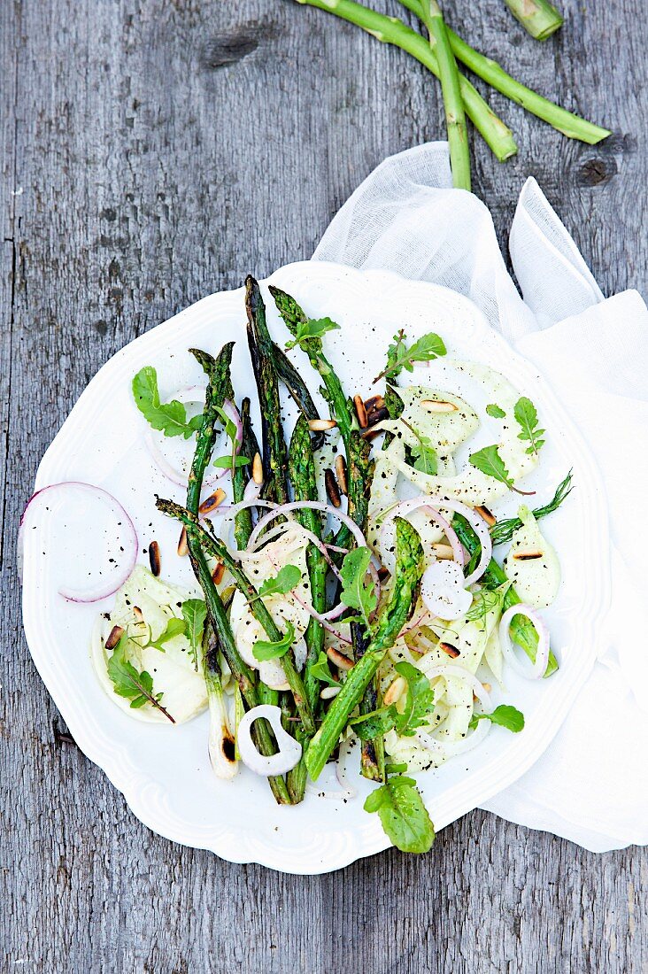 Grüner Spargelsalat mit Fenchel