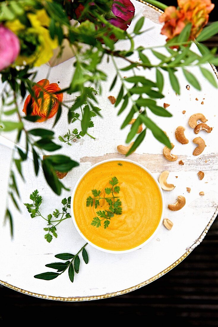 Carrot soup with cashew nuts