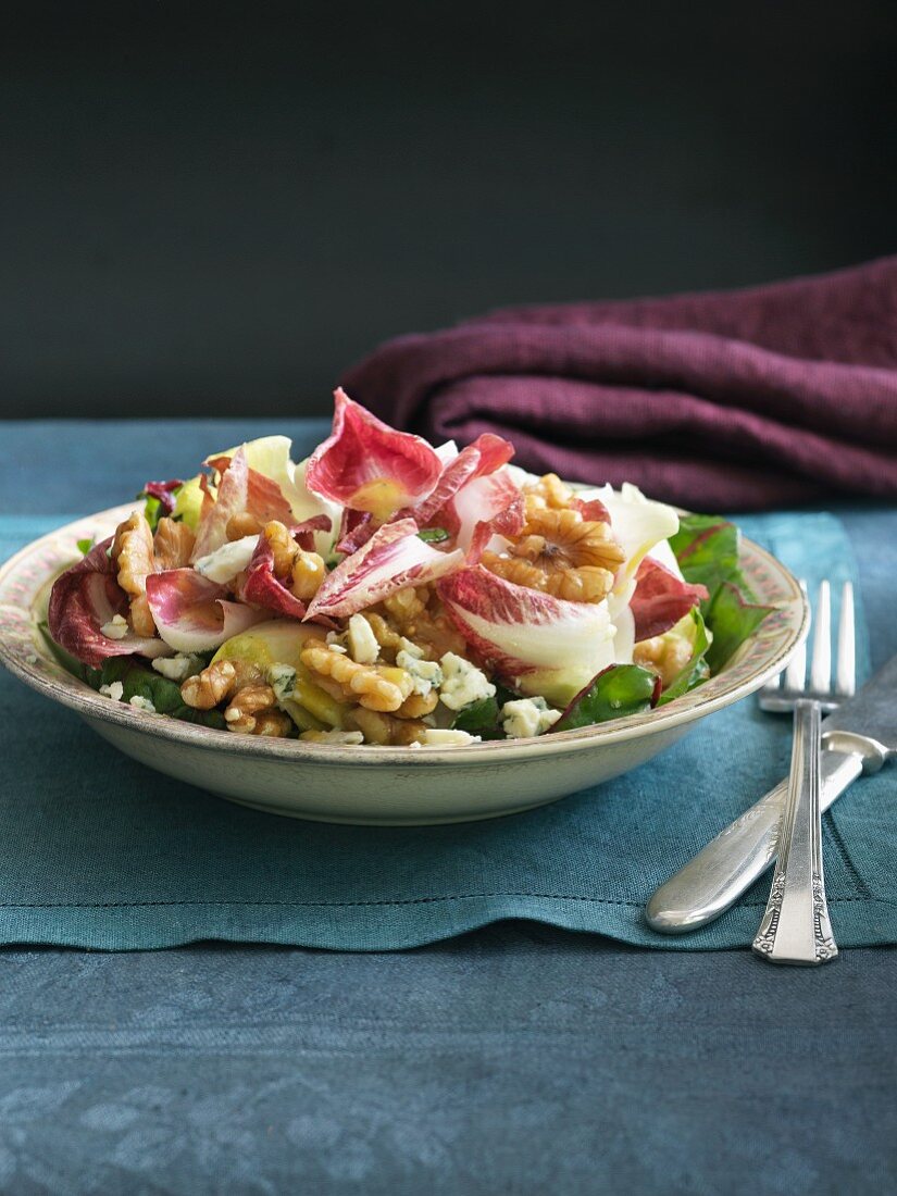 Radicchio salad with walnuts and blue cheese