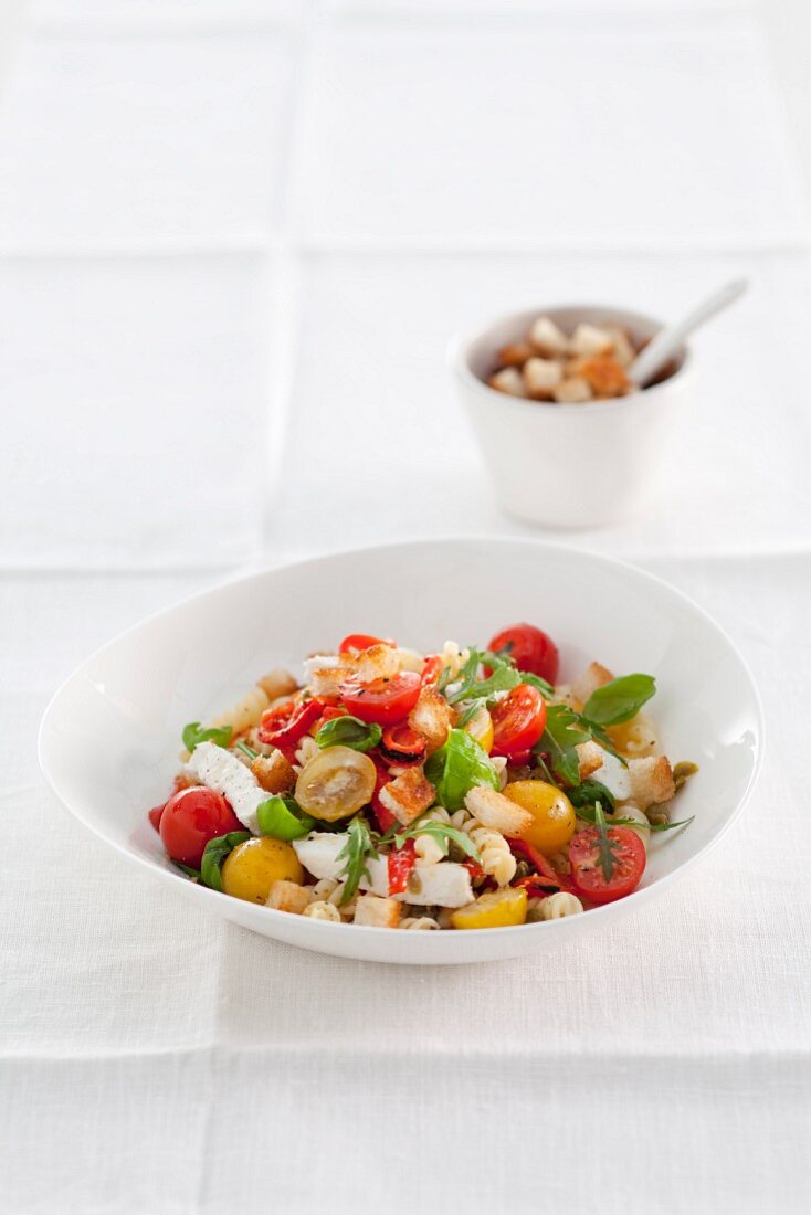 Pasta salad with tomatoes and ricotta