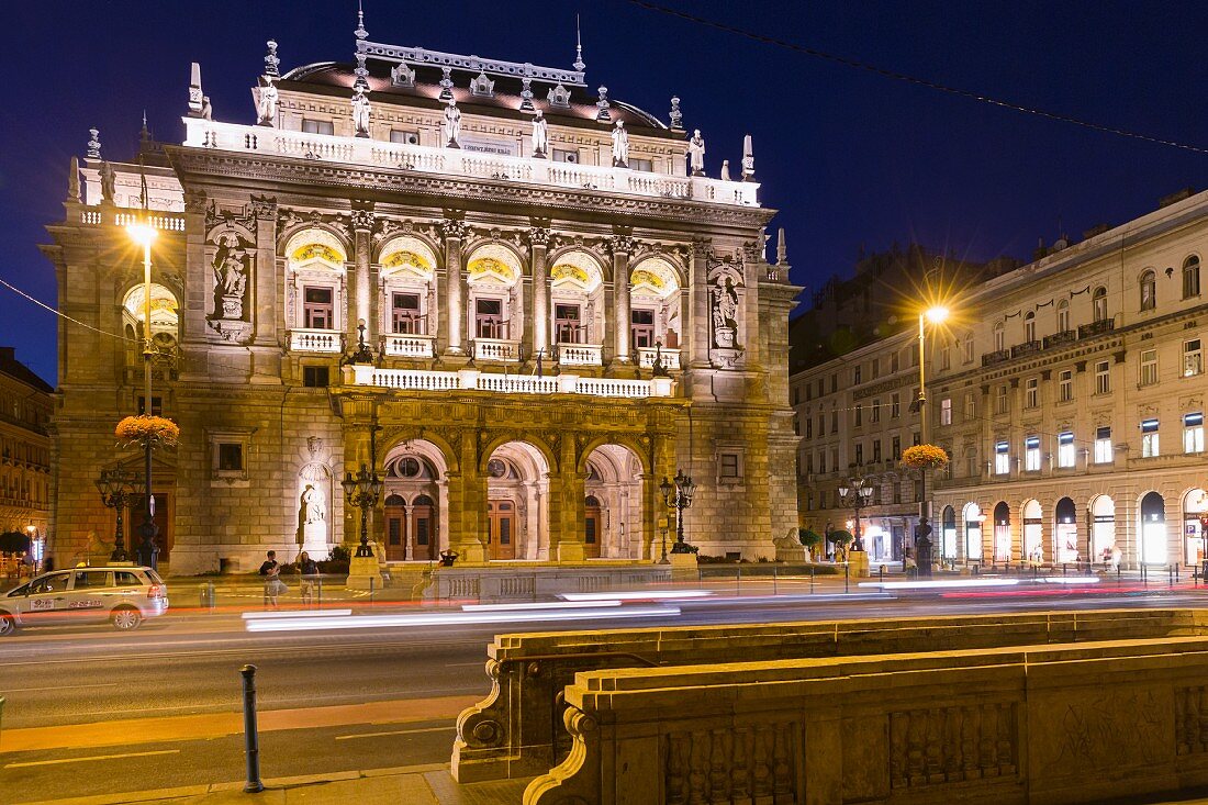 Das Opernhaus in Budapest - erbaut von Miklós Ybl am Ende des 19. Jahrhunderts
