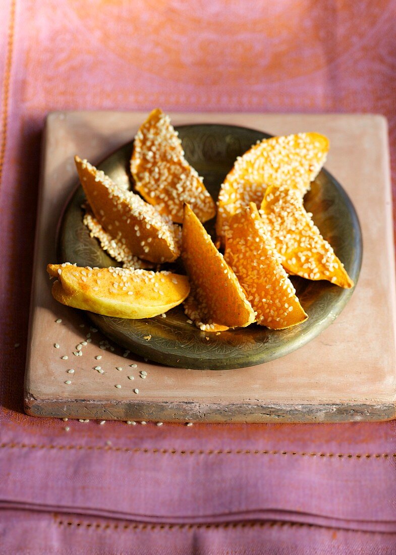 Quinces in a spicy sesame coating