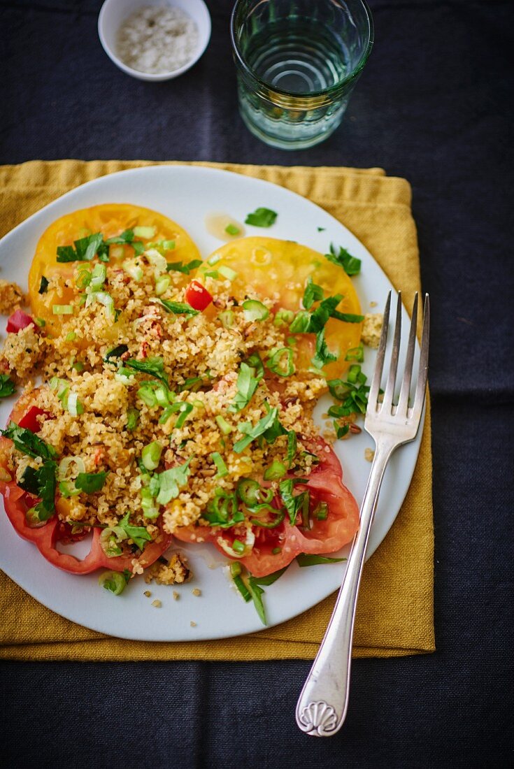 Quinoa mit Tomaten und Petersilie