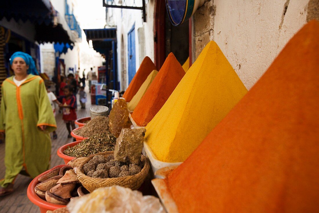 Gewürze zum Verkauf in der Altstadt von Essaouira, Marokko, Nordafrika, Afrika