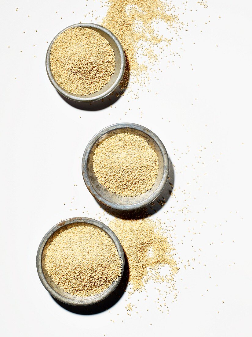 Amaranth in bowls (seen from above)