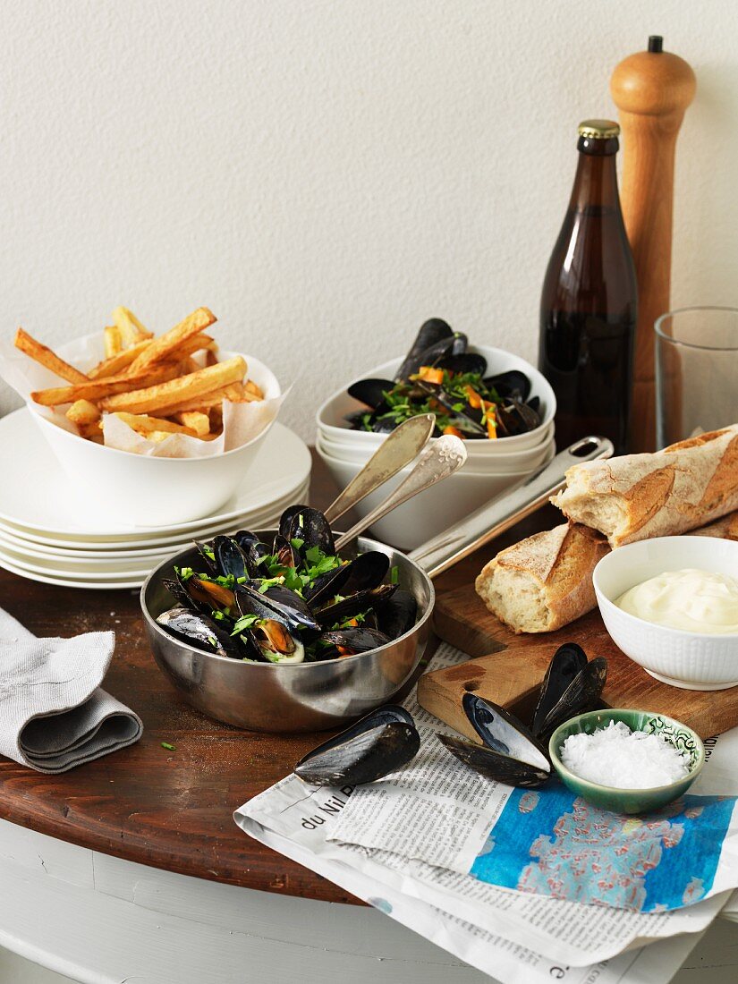 Mussels, chips and baguette