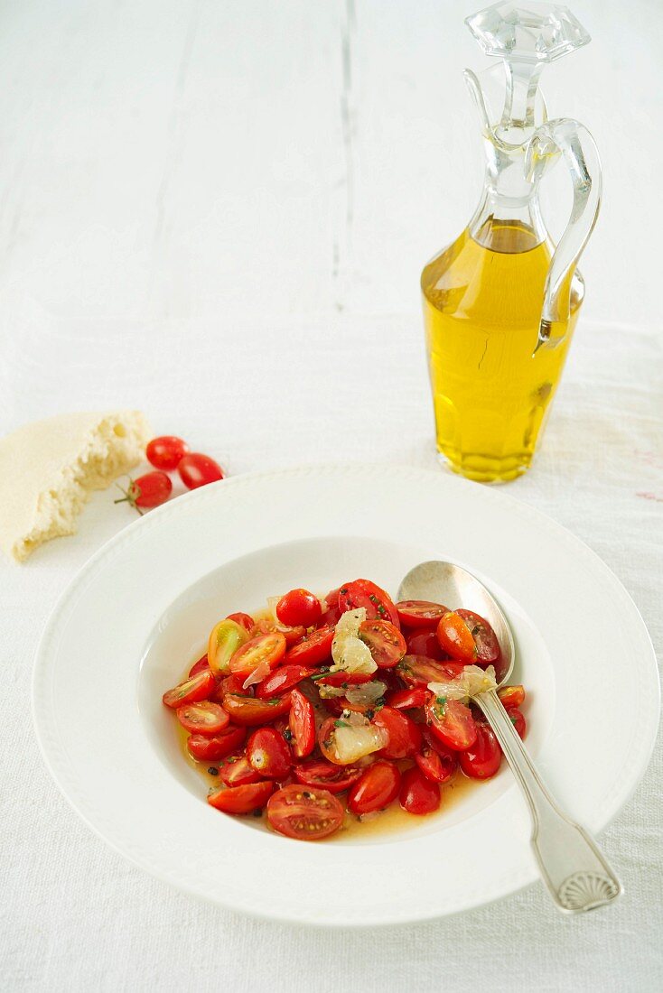 Kirschtomatensalat mit Zitronendressing