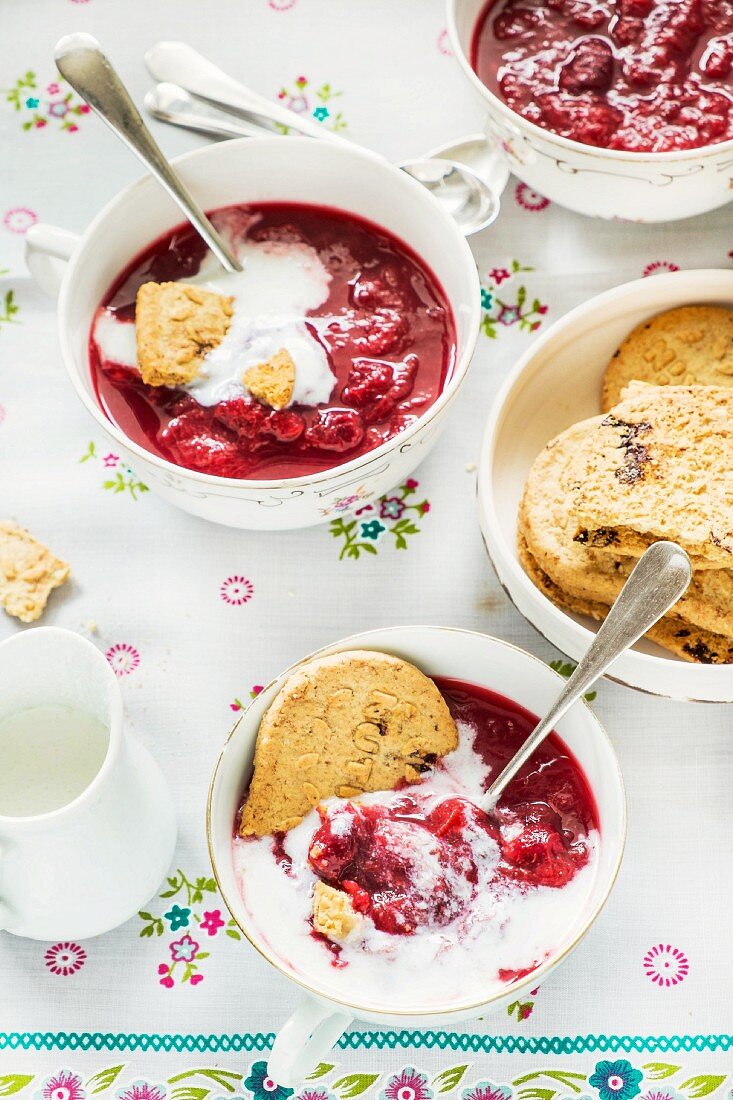 Rhubarb and strawberry compote with nut biscuits