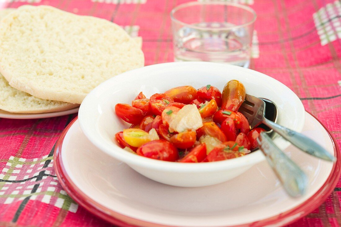 Kirschtomatensalat mit Zitronendressing