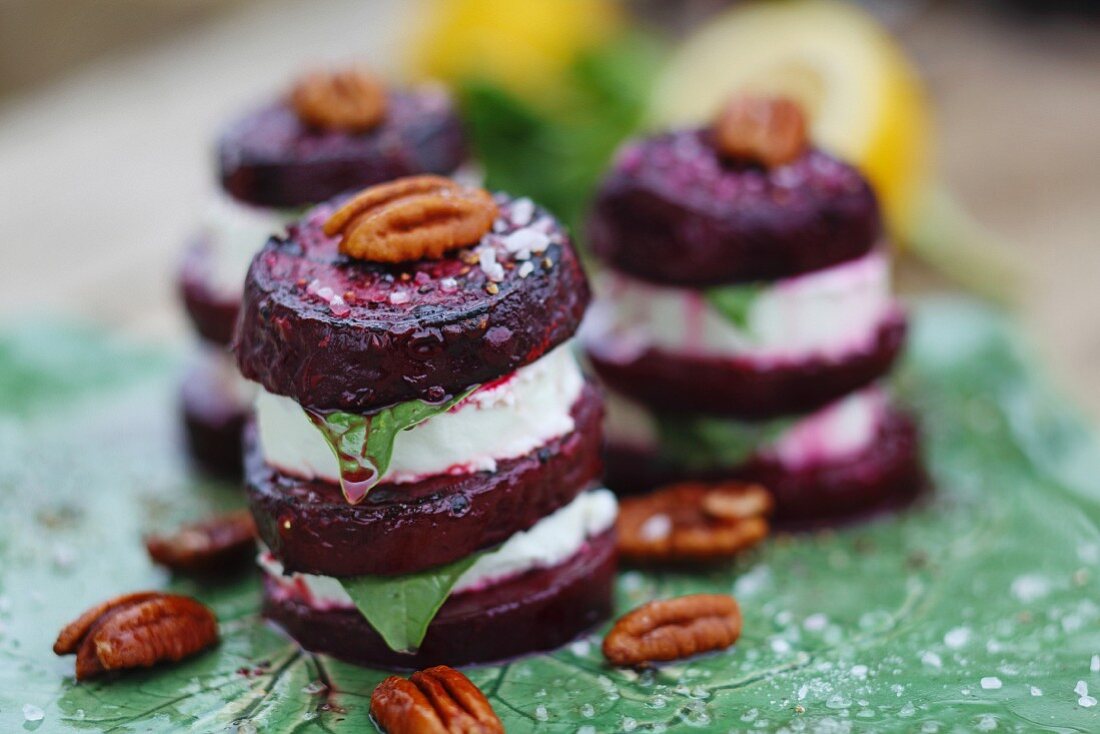 Layered salad beetroot slices and goat's cheese with pecan nuts