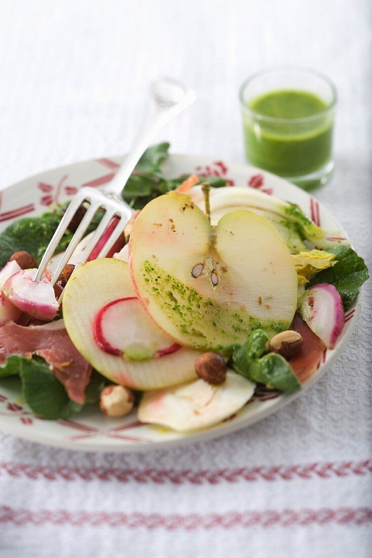 Apple salad with radishes and bacon