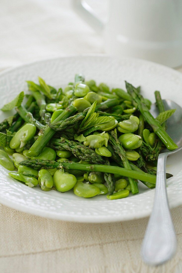 Beans and asparagus with mint